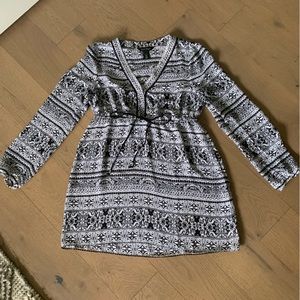 White House Black Market empire waist black and white blouse. Size 6.